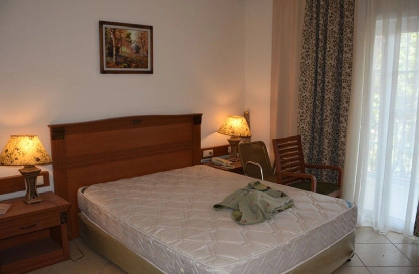 Erdoğan'ın 15 Temmuz'da kaldığı otel görüntülendi! Suikast girişiminin izleri ilk günkü gibi - Resim: 2