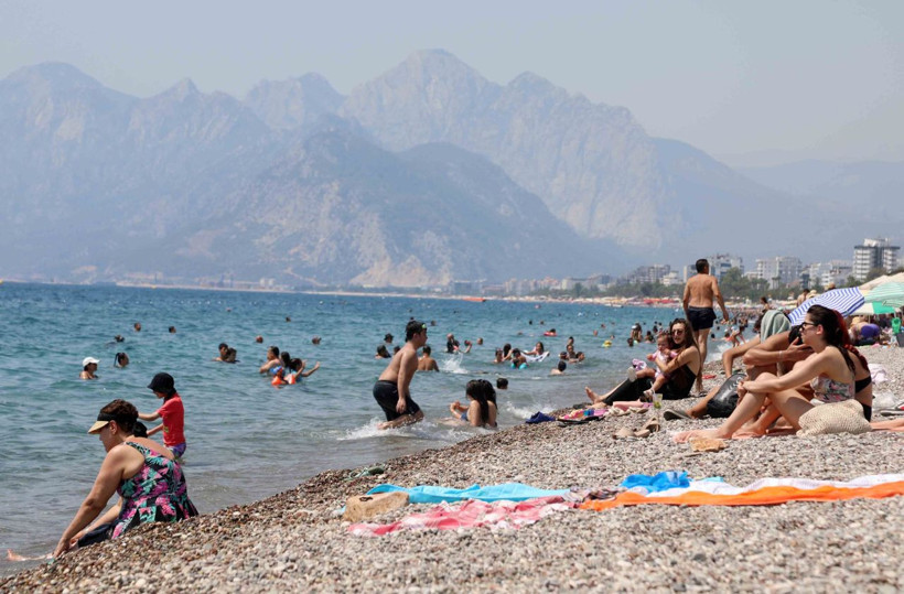 Antalya'da nem yüzde 80'e ulaştı, sahiller doldu - Resim: 2