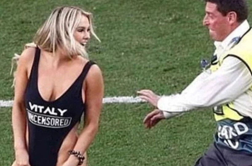 Kinsey Wolanski yeni mesleğiyle şaşırttı! Sahaya mayoyla atlamıştı - Resim: 3