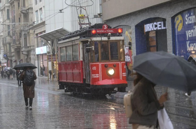 İstanbul için çifte uyarı: Balkanlar’dan sağanak geliyor! Bu akşam saatlerine dikkat - Resim: 3