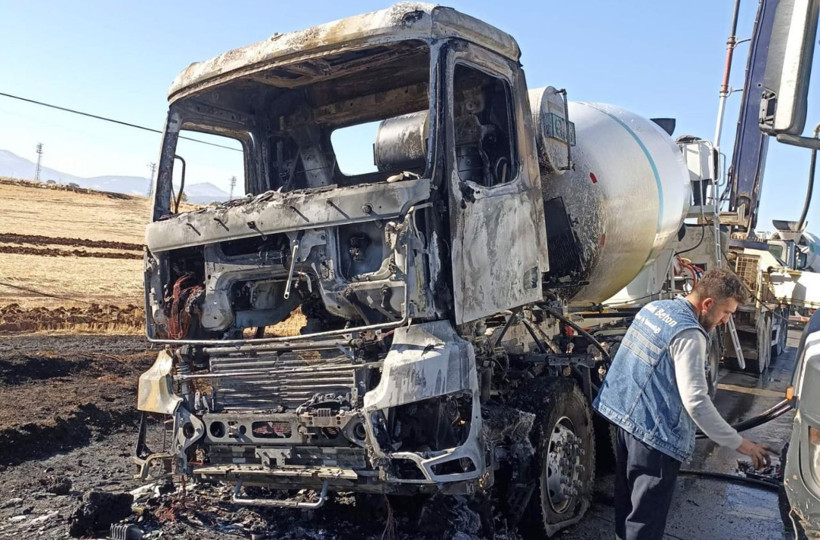 Gaziantep’te seyir halindeki beton mikseri yandı - Resim: 3