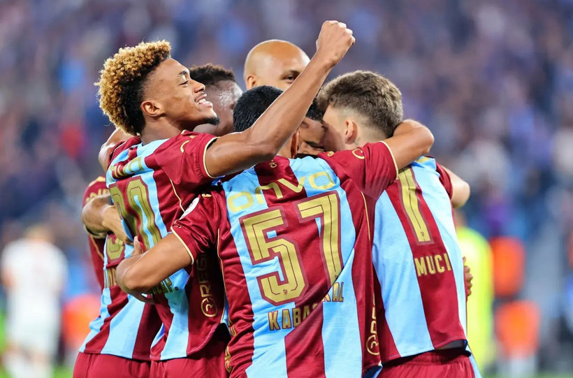 Trabzonspor-Galatasaray maçının hakemi için olay yorum! "Ayağı kırılacaktı, kırmızıyı atladı" - Fotoğraf: 2