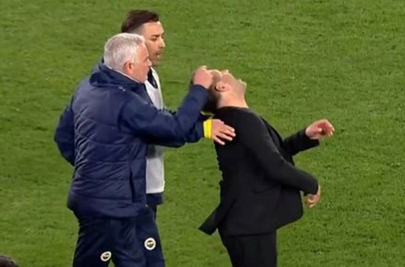 Mourinho'nun Okan Buruk'a hareketi dünya basınında: Marca'dan 2011'e flaş gönderme! - Fotoğraf: 2
