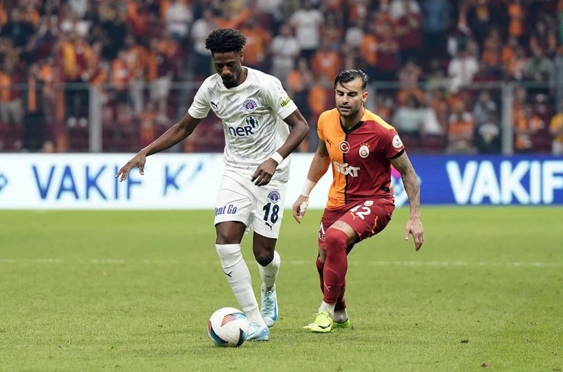 9 milyon euro çöp oldu! Galatasaray'ın yeni transferi pişman etti, Okan Buruk kapıyı gösterdi - Resim: 3