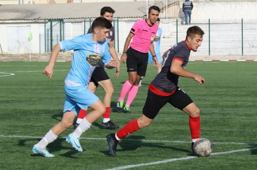 Böyle maç görülmedi! Aynı maçta 9'u futbolcu 12 kişiye kırmızı kart - Resim: 1