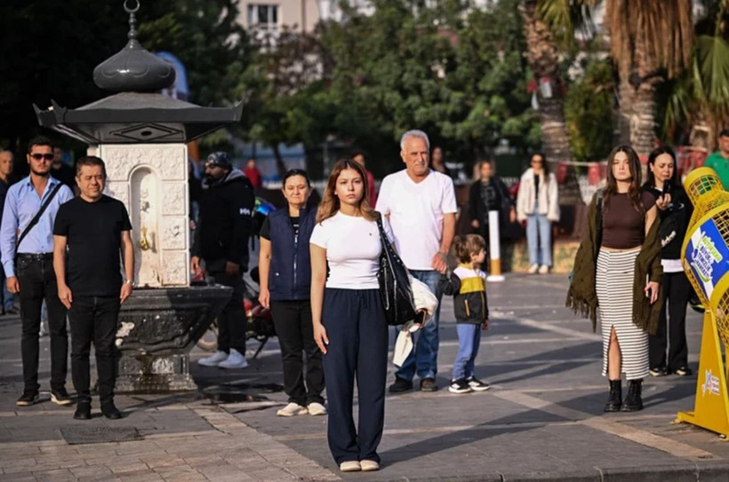 Türkiye 10 Kasım’da Ata’sını saygı ve özlemle andı - Resim: 2