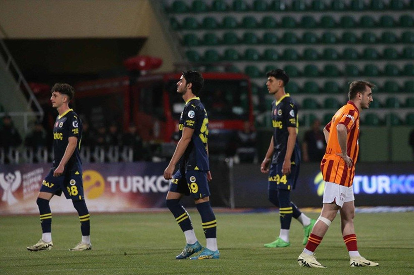 Topu neden dışarı atmadıklarını açıklayan Okan Buruk'a Fenerbahçe'den yanıt - Resim: 1