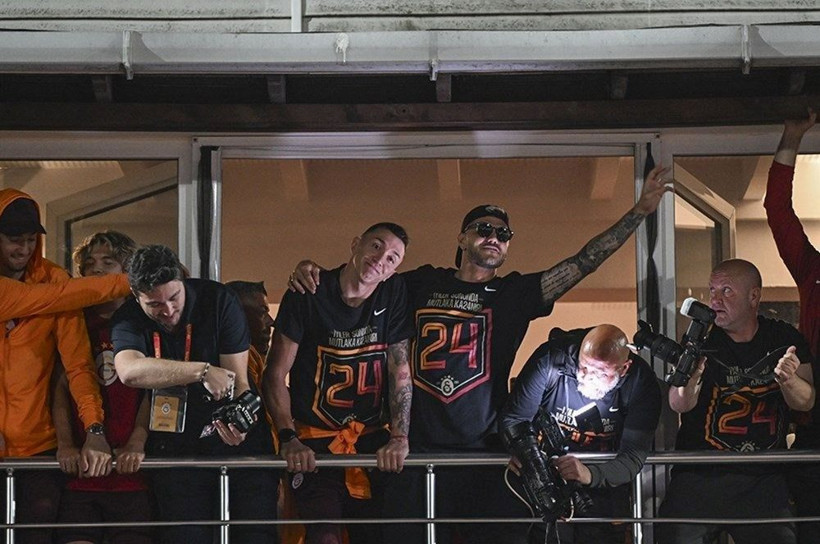 Fenerbahçelileri çıldırtacak fotoğraf: Mauro Icardi, kutlamalarda Ali Koç forması giydi! - Resim: 4