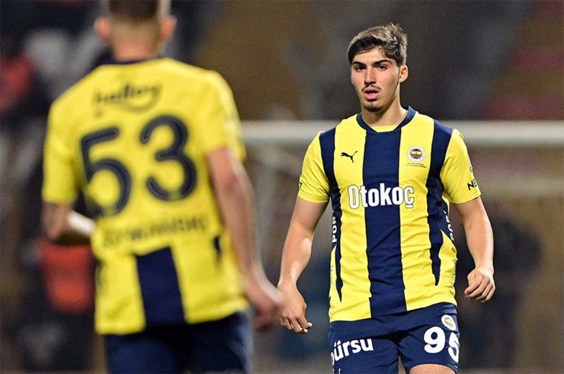 Fenerbahçe'ye şok darbe: Mourinho'nun üç yıldız ismi derbiye yetişemeyecek mi? - Resim: 4