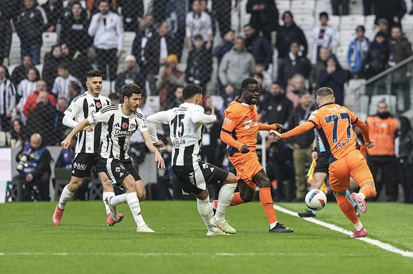 Beşiktaş - Başakşehir maçında iptal edilen gol kararı doğru mu? Trio’dan net yorumlar! - Resim: 1