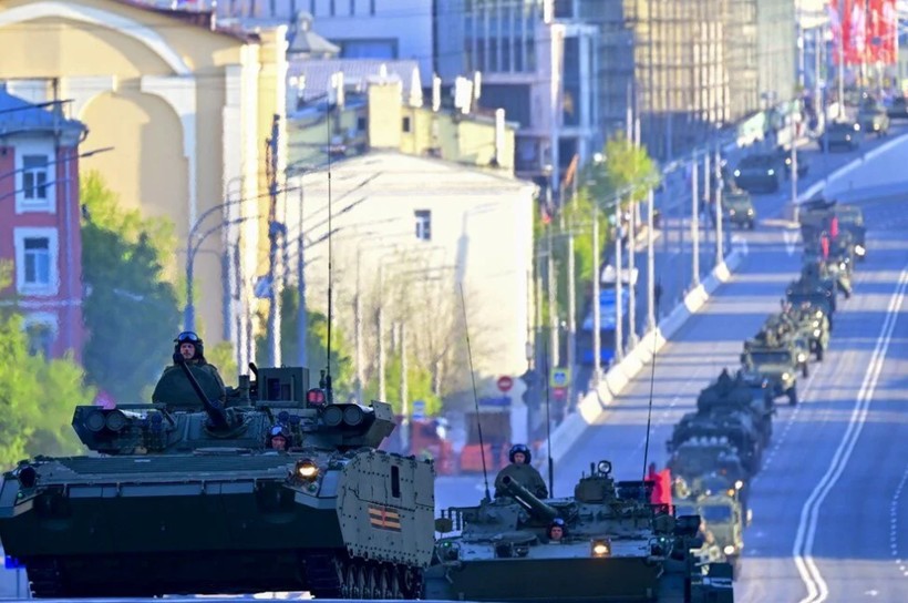 Tanklar Moskova sokaklarında: Rus ordusu şehirde prova yaptı - Resim: 1