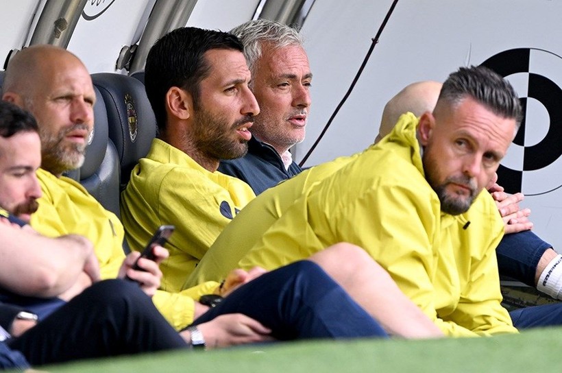 Fenerbahçe’de Mourinho’dan şok hamle: Efsaneler Tuncay Şanlı ve Gökhan Gönül teknik kadroda! - Resim: 1