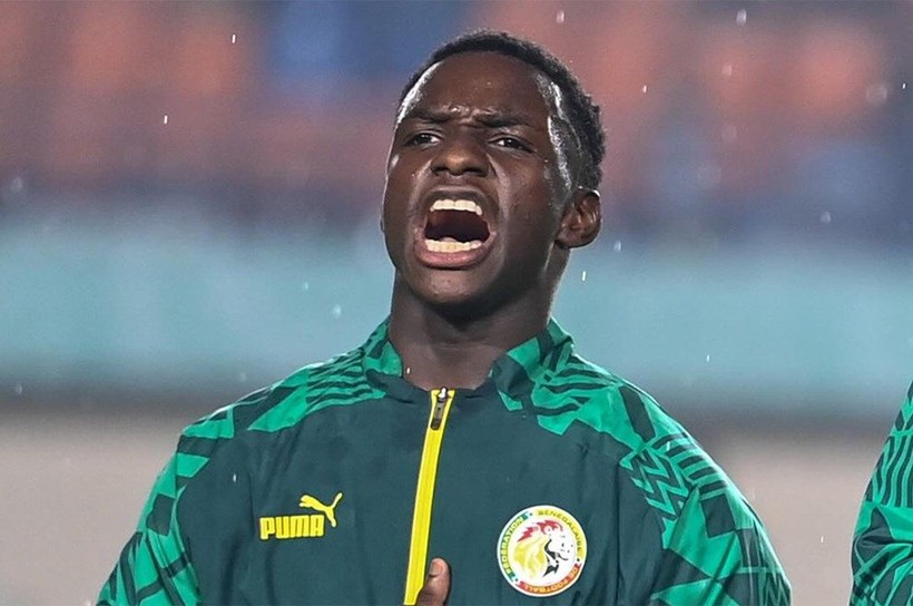 Amara Diouf Fenerbahçe’yi neden seçti? Baba vasiyeti Avrupa devlerini yendi, taraftar çıldırıyor! - Resim: 4