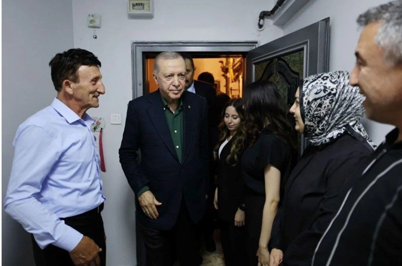 Cumhurbaşkanı Erdoğan'dan, 15 Temmuz'da iki oğlu ve damadı şehit olan Muzaffer nineye ziyaret - Resim: 4