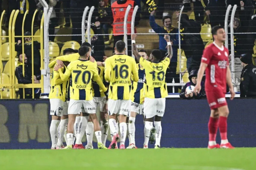 Fenerbahçe'de iki futbolcu ile yollar ayrılıyor! Ön sözleşme imzalandı - Fotoğraf: 3