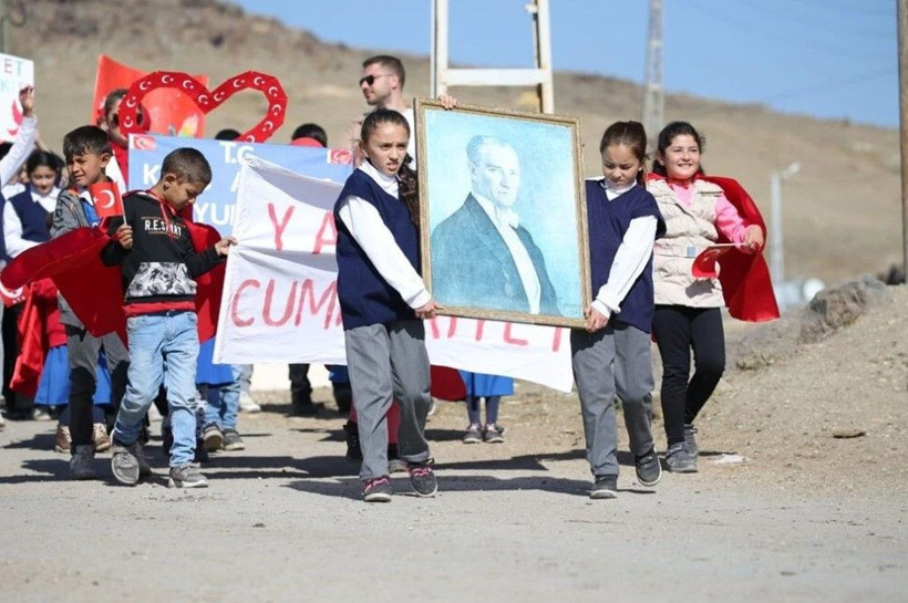 Yurtta Cumhuriyet coşkusu: Sınır köyünden yürekleri ısıtan fotoğraf - Resim: 3