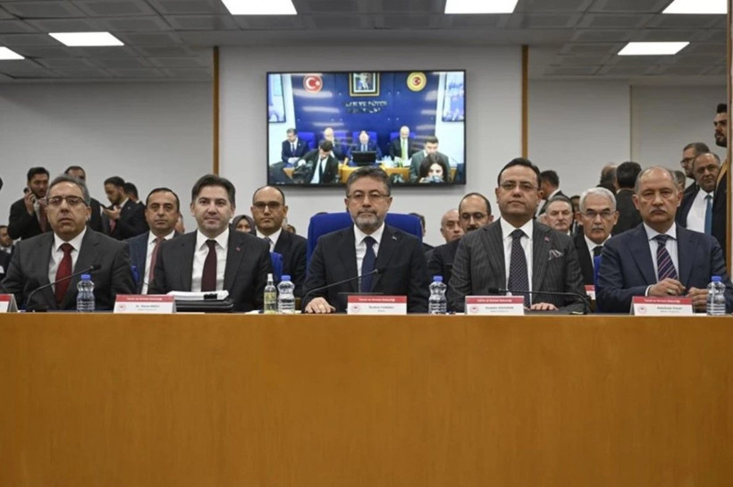 Komisyonda gergin anlar! AK Partili ve CHP'li vekil arasında sesler yükseldi - Resim: 2