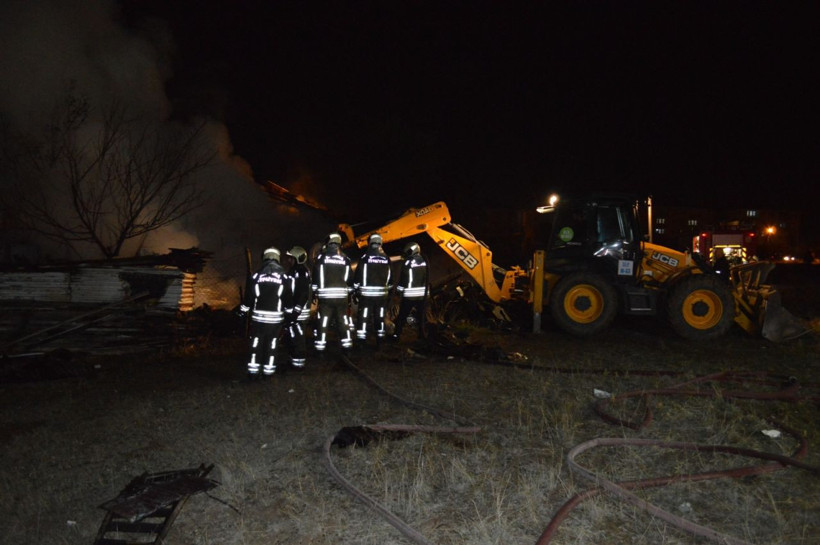 Ankara'da zihinsel engelli 3 kardeşin yaşadığı ev yanarak kül oldu - Resim: 4