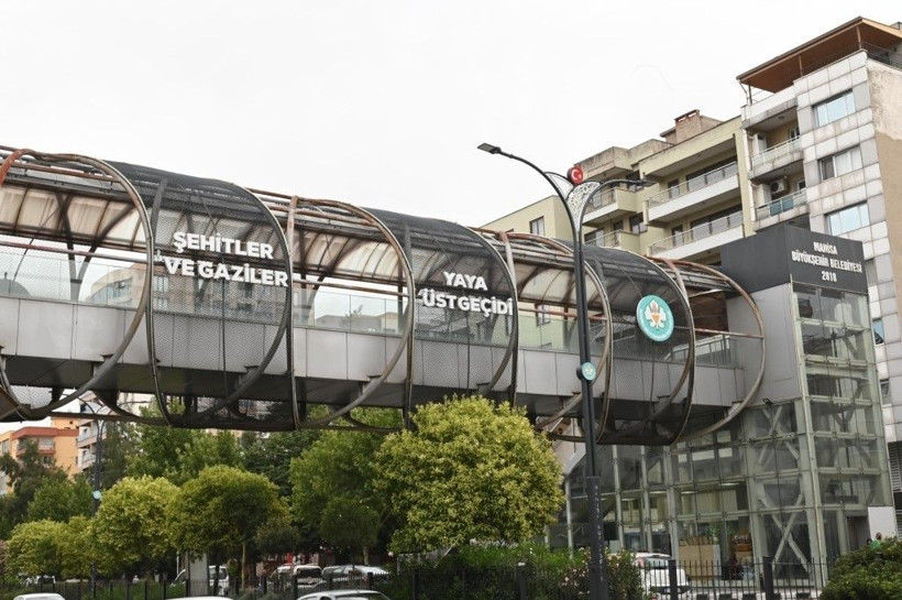 Şehir magandaları kamerada: Yürüyen merdiveni durdurup kaçtılar - Resim: 3