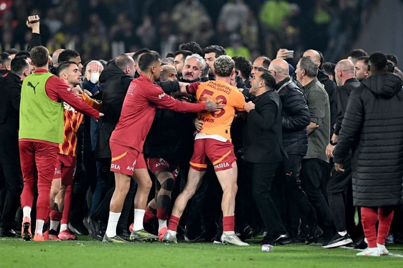 Fenerbahçe teknik direktörü Mourinho'ya tarihi ceza: Okan Buruk'a da fatura yüklenecek - Fotoğraf: 10