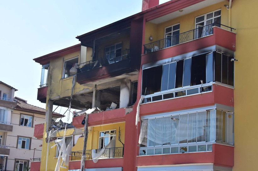 Apartmanı havaya uçurdu! 1'i ağır 13 kişi yaralı... "Gelmezsen evi yakacağım" demiş... - Fotoğraf: 9