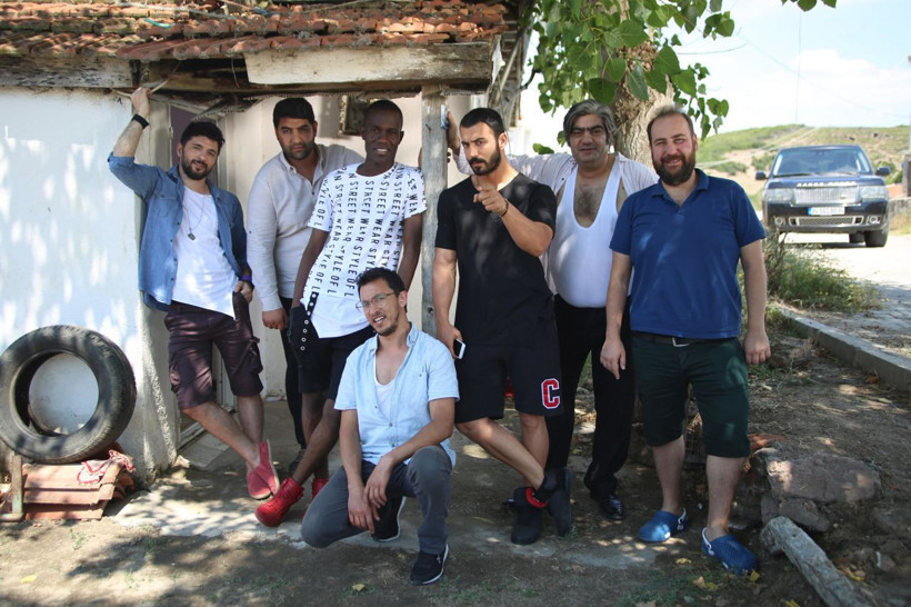 Kahkaha tufanına hazır olun! Hemen Döneriz - Resim: 3