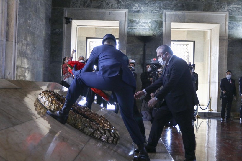 TBMM Başkanı Mustafa Şentop başkanlığındaki devlet erkanı Anıtkabir'i ziyaret etti - Resim: 3
