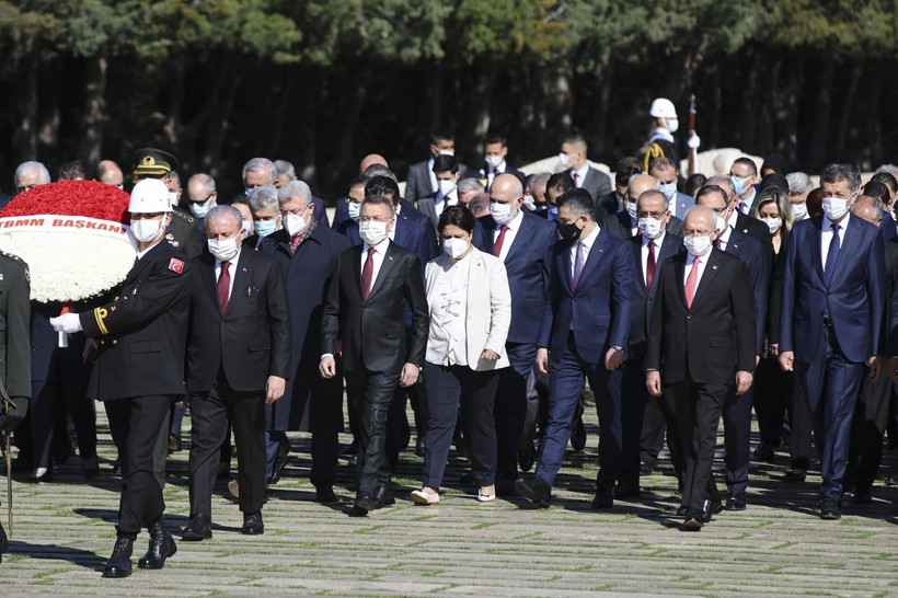 TBMM Başkanı Mustafa Şentop başkanlığındaki devlet erkanı Anıtkabir'i ziyaret etti - Resim: 2