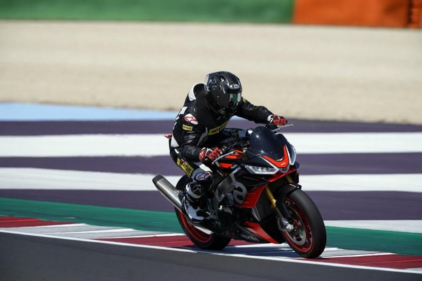 Bu motosiklet araba fiyatına! Aprilia Tuono V4 1100 Factory, Türkiye'de satışa çıktı - Resim: 3