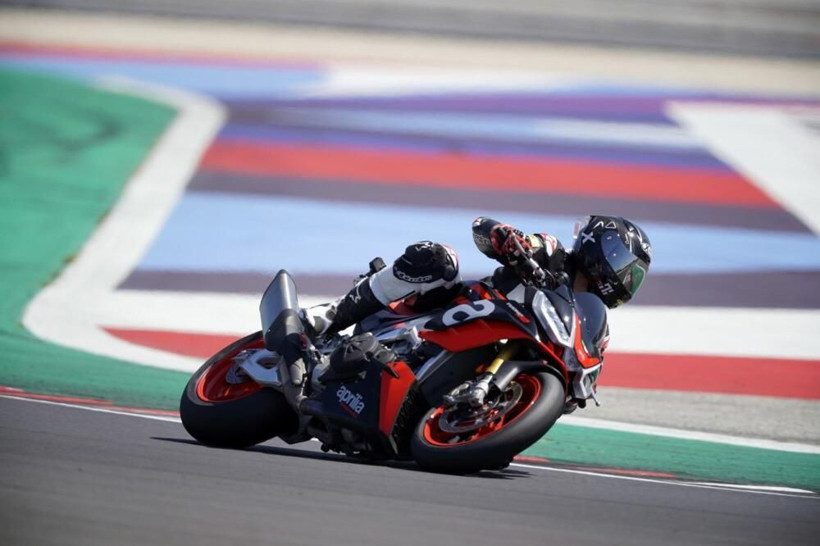 Bu motosiklet araba fiyatına! Aprilia Tuono V4 1100 Factory, Türkiye'de satışa çıktı - Resim: 4