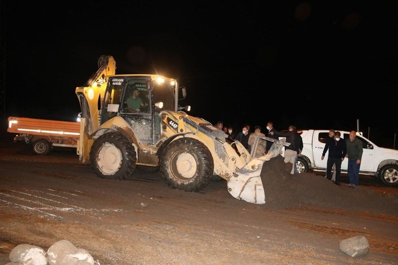 Iğdır'da önce fırtına sonra sel: Türkiye-Nahçıvan karayolu ulaşıma kapandı - Resim: 2