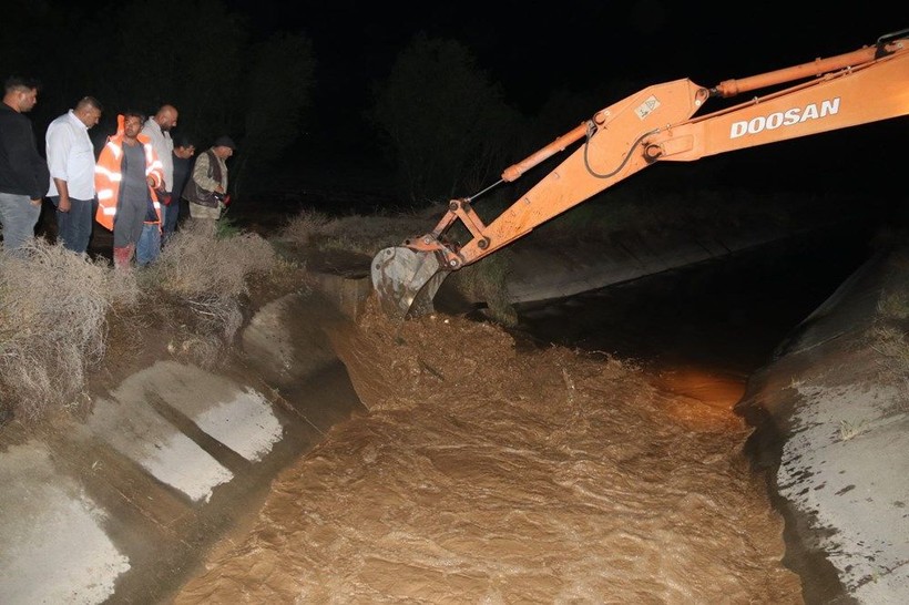 Iğdır'da önce fırtına sonra sel: Türkiye-Nahçıvan karayolu ulaşıma kapandı - Resim: 3
