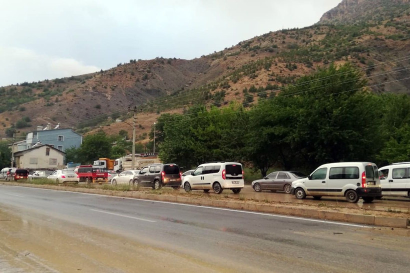 Gümüşhane’de 10 dakika süren dolu ve yağmur sele neden oldu - Resim: 3