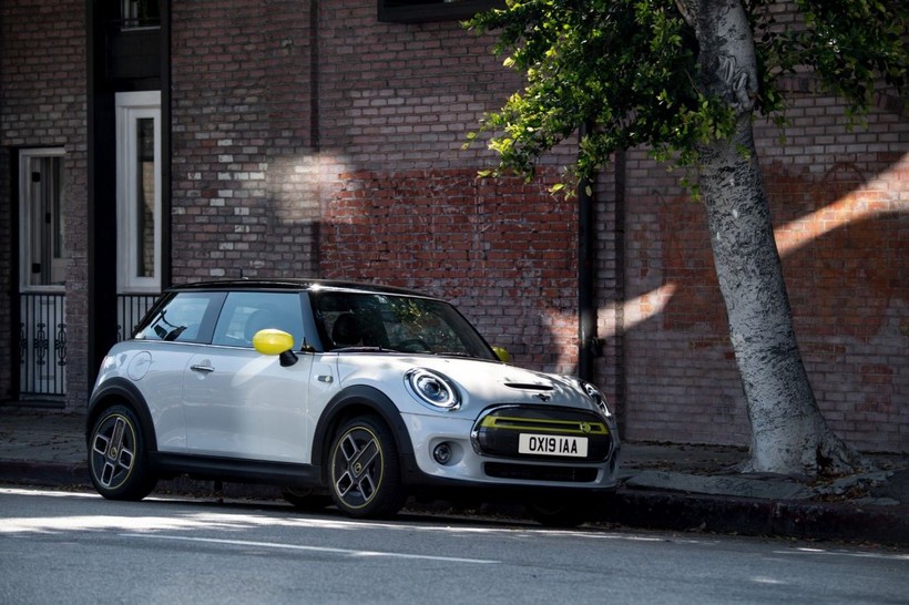 Mini Cooper SE göz kırpıyor; böyle indirim görülmedi: Tam 374 bin TL! - Resim: 1