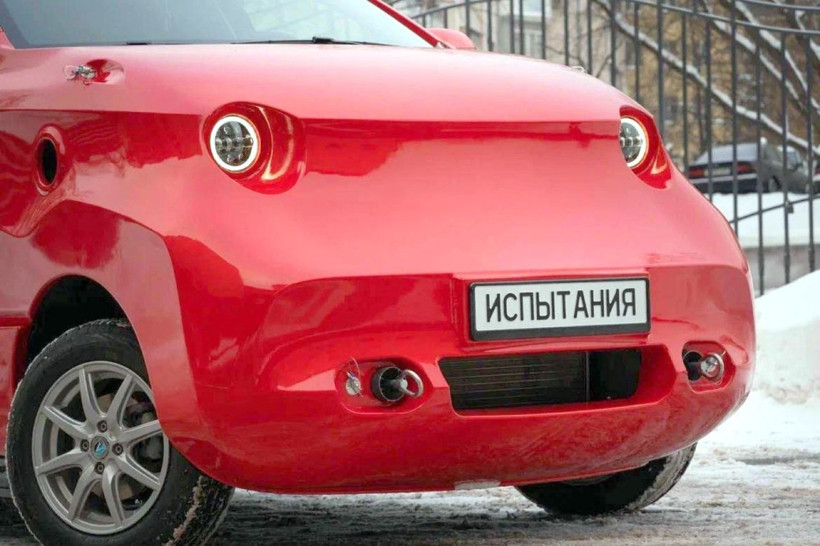 İşte lakabı 'Tesla katili' olan araç! Rusya'nın elektrikli otomobili alay konusu oldu - Resim: 3