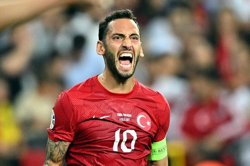 Hakan Çalhanoğlu'ndan flaş açıklama: En iyi futbolculardan biriyim - Resim: 1