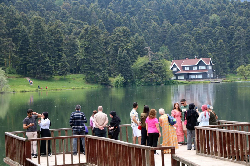 Doğa harikası Gölcük’te hafta sonu yoğunluğu - Resim: 2