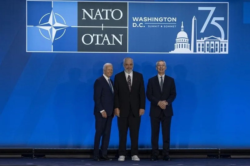 NATO Liderler Zirvesi'ne Edi Rama'nın ayakkabıları damga vurdu! - Resim: 4