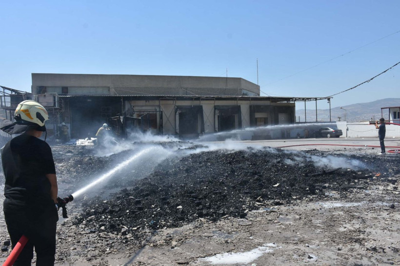 Palet fabrikasındaki yangın bitişikteki 2 işletmeye sıçradı, 5 araç da kullanılamaz hale geldi - Resim: 2