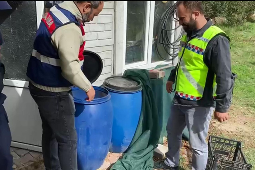 Tekirdağ’da bağ evinde 558 litre sahte içki ele geçirildi - Resim: 3