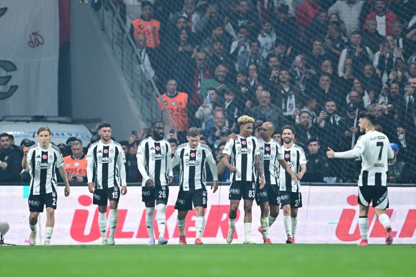 Beşiktaş Galatasaray maçına o pozisyon damga vurmuştu: Eski hakemlerin derbi yorumları tepki çekti! - Resim: 1