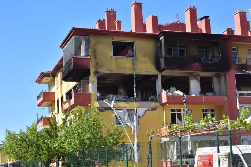 Apartmanı havaya uçurdu! 1'i ağır 13 kişi yaralı... "Gelmezsen evi yakacağım" demiş... - Resim: 4