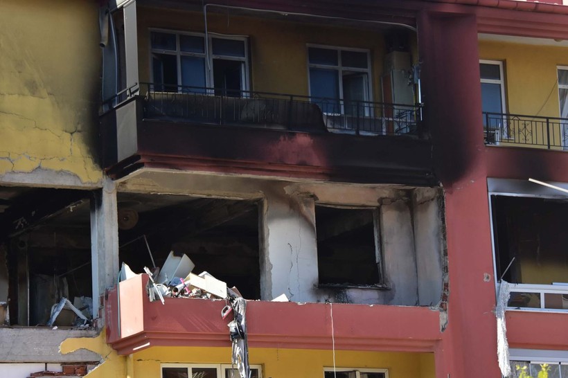 Apartmanı havaya uçurdu! 1'i ağır 13 kişi yaralı... "Gelmezsen evi yakacağım" demiş... - Resim: 3