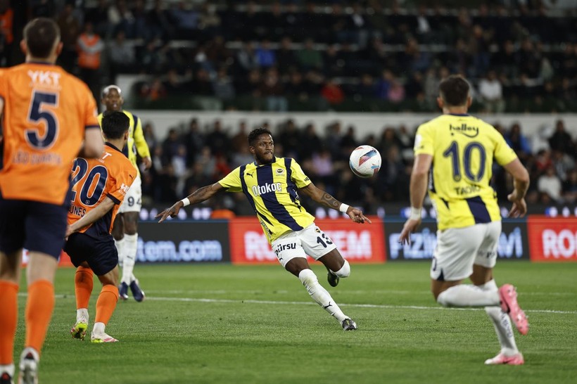 Trio’dan Başakşehir-Fenerbahçe maçı yorumları: “Net penaltı, yüzde yüz VAR karışmalı” - Resim: 2