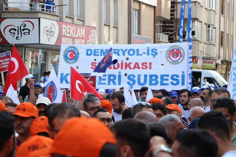 Kayseri’de kamu işçilerinden tabutlu eylem - Resim: 4