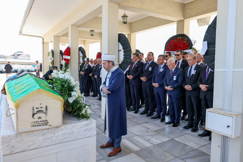 Özel ve Kılıçdaroğlu, Namık Tan'ın annesinin cenaze törenine katıldı - Resim: 2