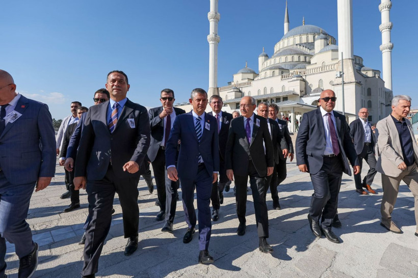 Özel ve Kılıçdaroğlu, Namık Tan'ın annesinin cenaze törenine katıldı - Resim: 4