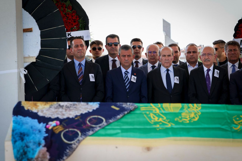 Özel ve Kılıçdaroğlu, Namık Tan'ın annesinin cenaze törenine katıldı - Resim: 1