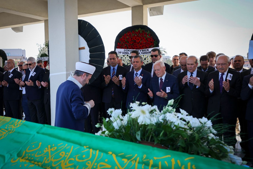 Özel ve Kılıçdaroğlu, Namık Tan'ın annesinin cenaze törenine katıldı - Resim: 3