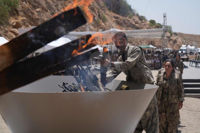 PKK silahları kazanda yaktı! Görüntüler yayınlandı… - Resim: 2